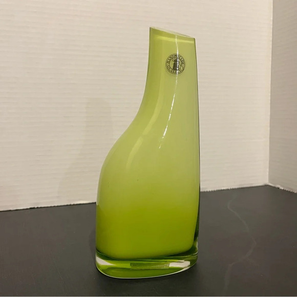 Vintage Ikea Okkso Cased Lime Green Glass Vase 8” Tall - Picture 3 of 9